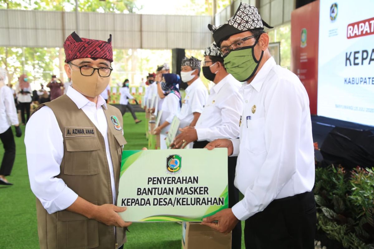 Disiplin adaptasi kebiasaan baru, Pemkab Banyuwangi bagikan 217.000 masker