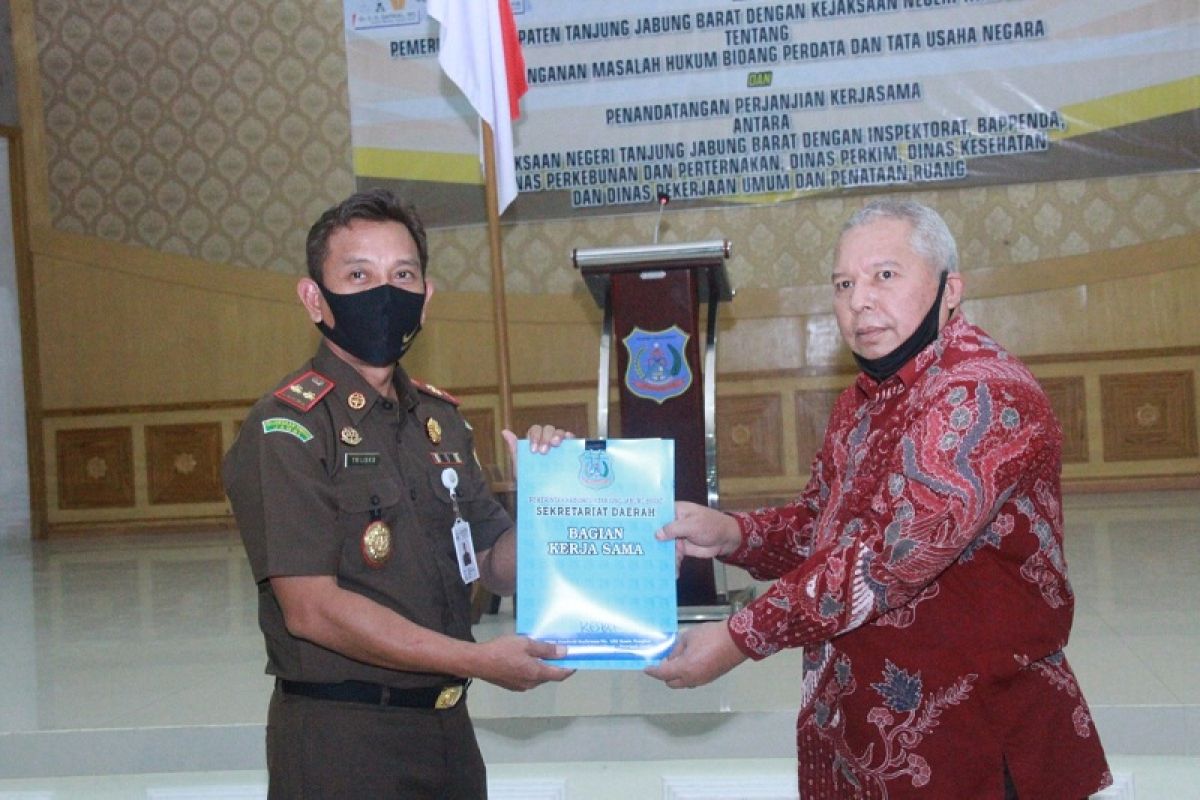 Bupati bersama kajari tandatangani nota kesepahaman bidang hukum perdata dan tata usaha negara