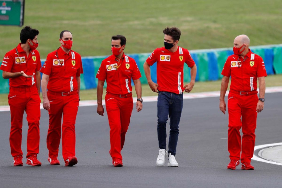 Pebalap Ferrari Charles Leclerc umumkan dirinya positif COVID-19