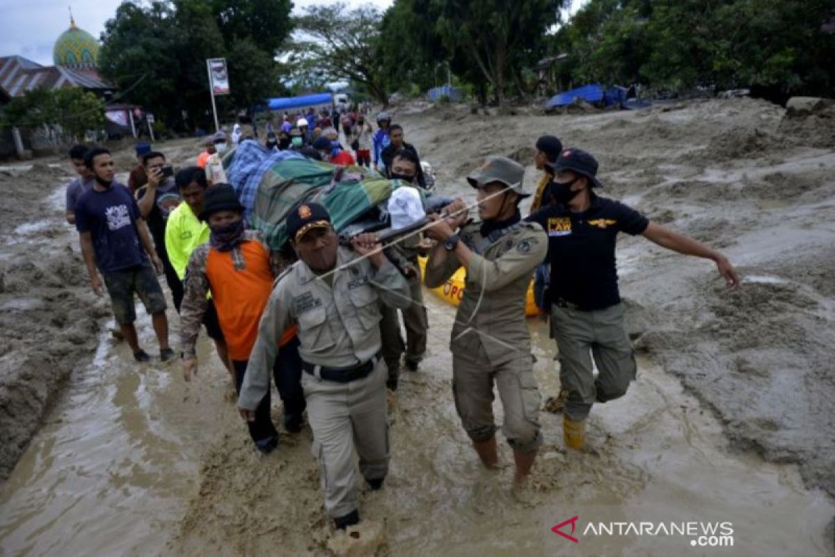 Korban jiwa banjir bandang di Luwu Utara bertambah jadi 32 orang