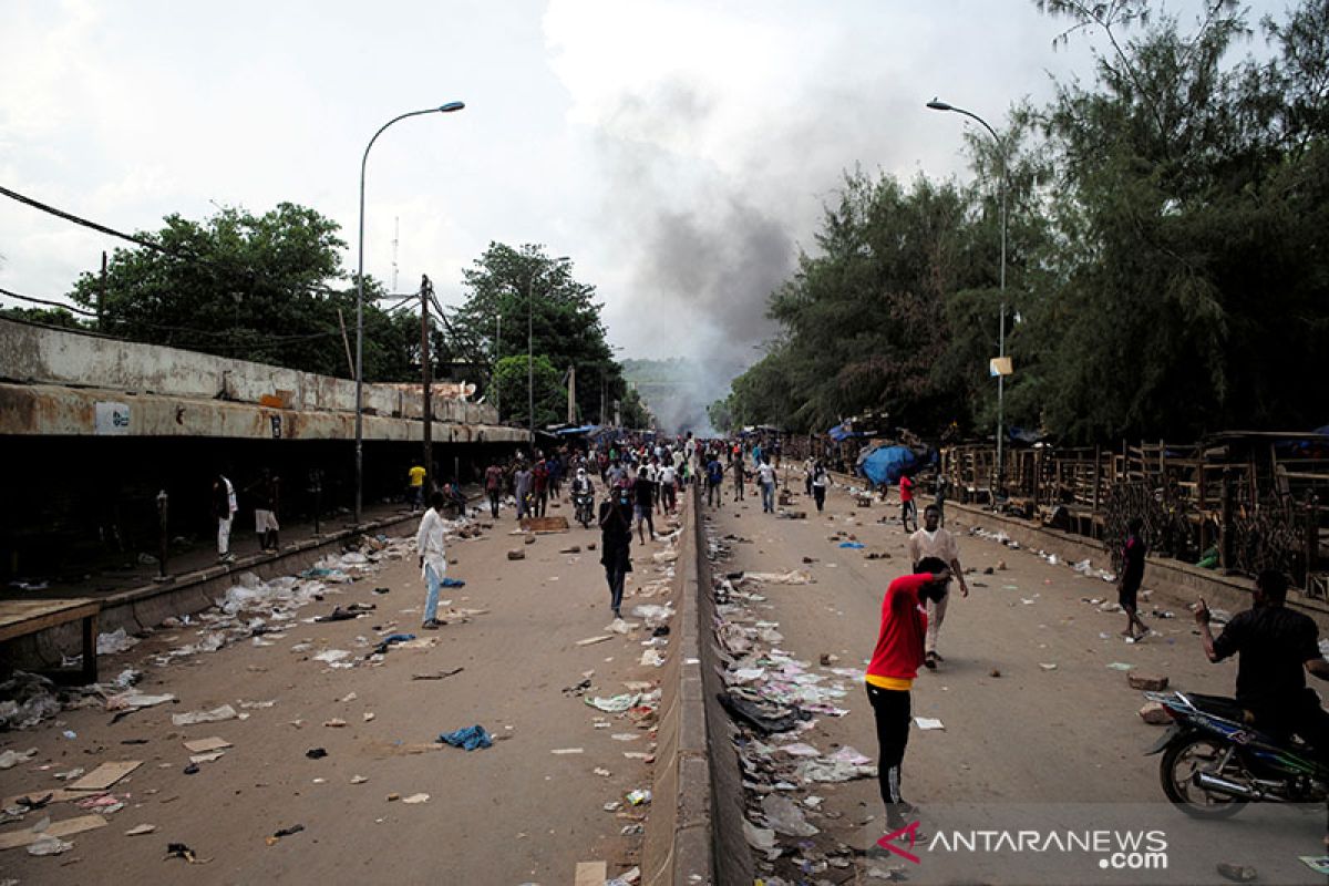 Ribuan warga Mali kembali turun ke jalan tuntut pengunduran diri presiden