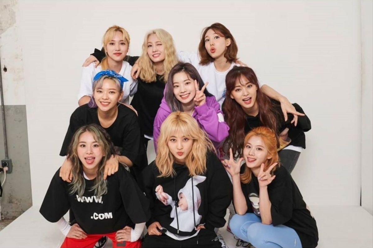 TWICE akan gelar konser daring "World in a Day"