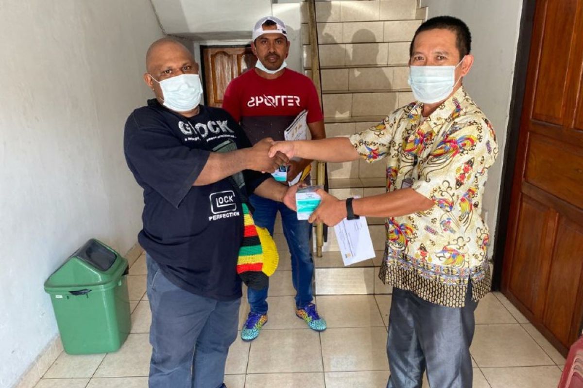 PWI Papua bagikan masker untuk wartawan di Jayapura