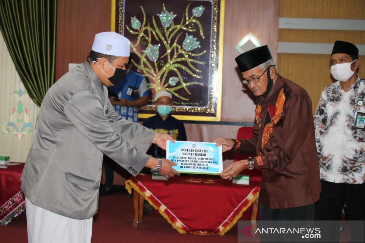 Pemkab Banjar berikan insentif kepada ratusan guru agama