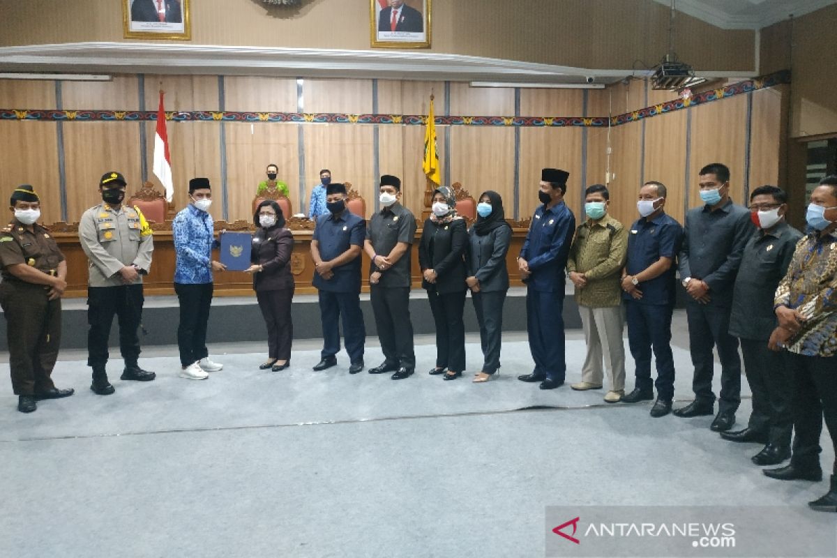 Raperda Pertanggungjawaban APBD Kotim 2019 ditandatangani