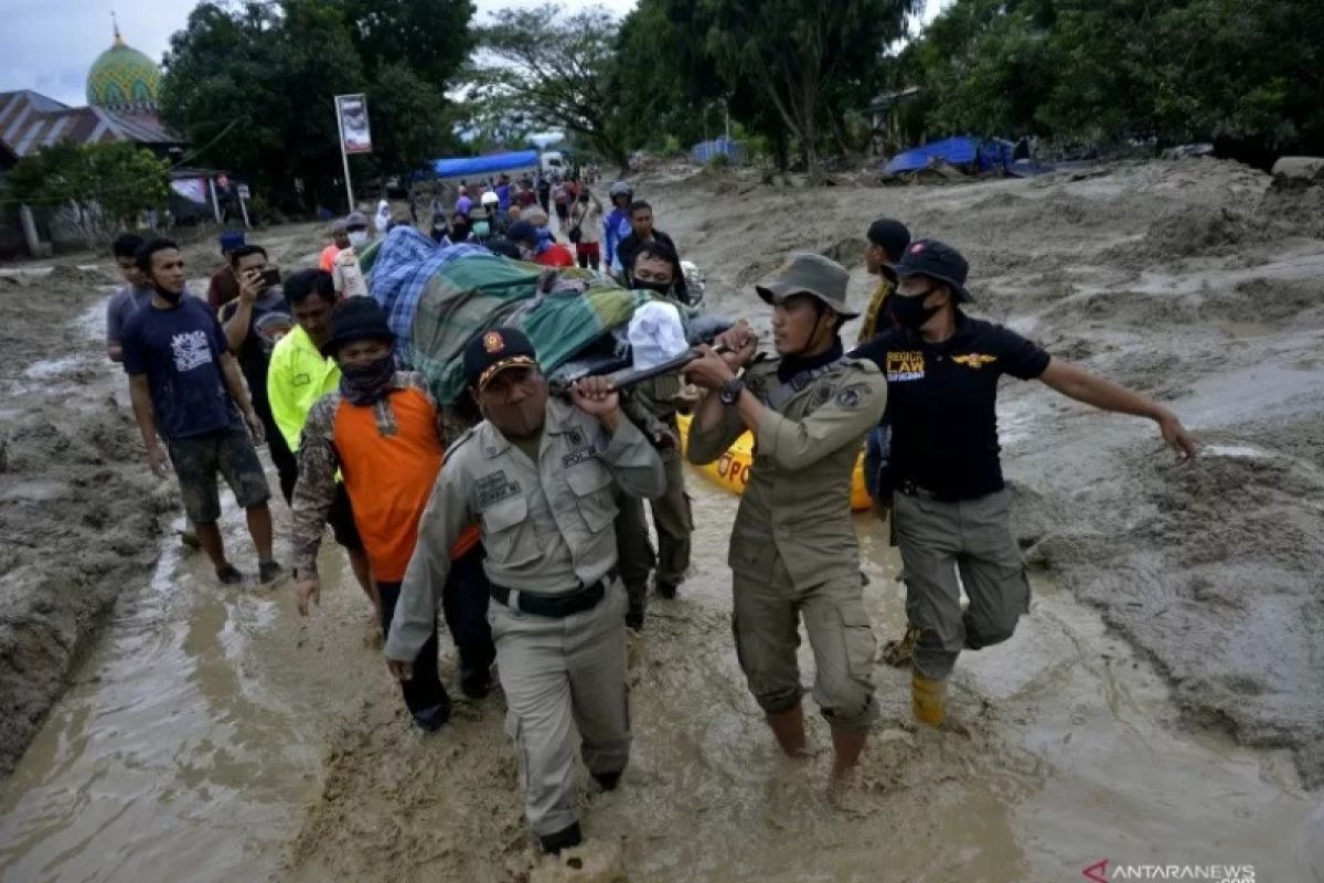 Polres Luwu Timur kerahkan personel ke lokasi banjir Luwu Utara