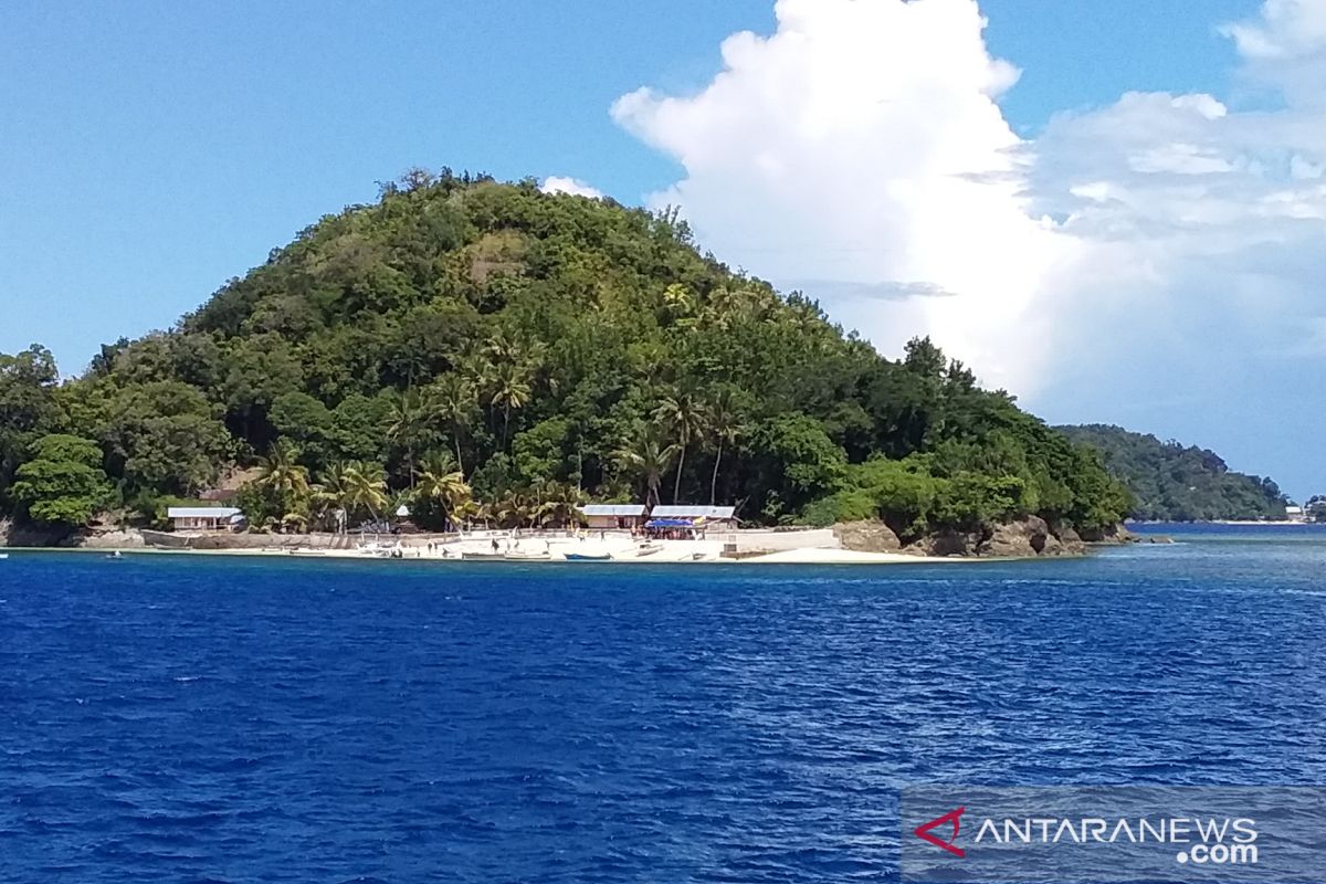 Bupati minta warga Pulau Mandaku lestarikan terumbu karang
