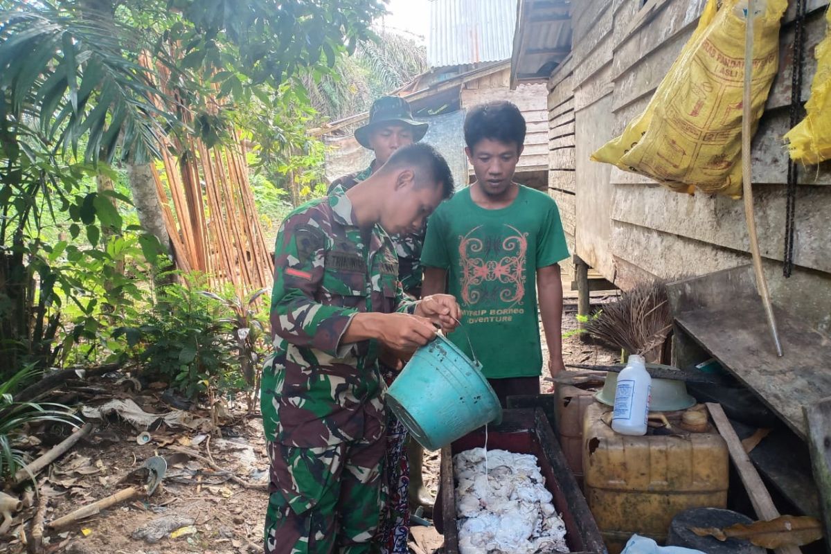 Bantu Warga Noreh Karet Satgas TMMD Regtas 108