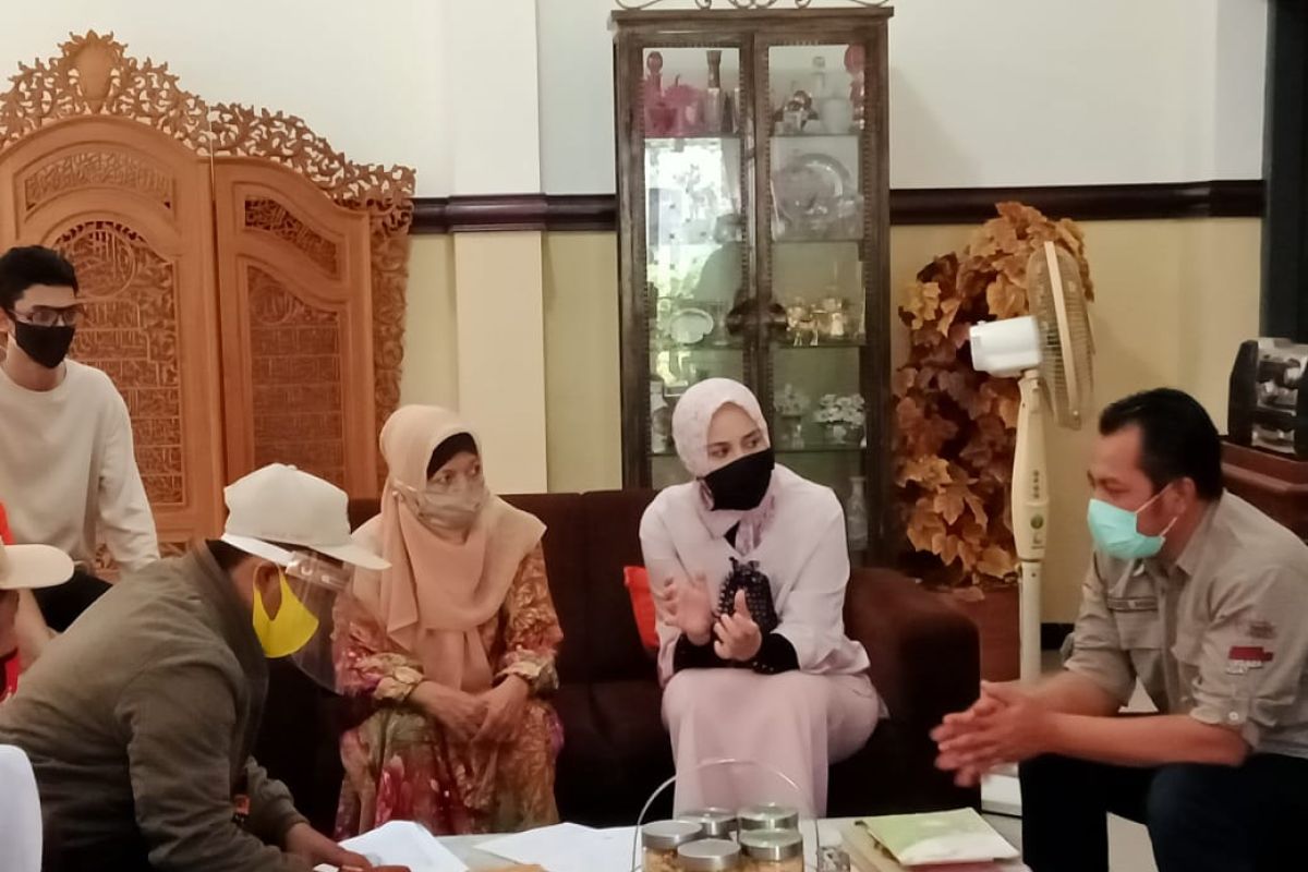 Ketua KPU Jatim pantau coklit pemutakhiran data pemilih di rumah Bupati Jember