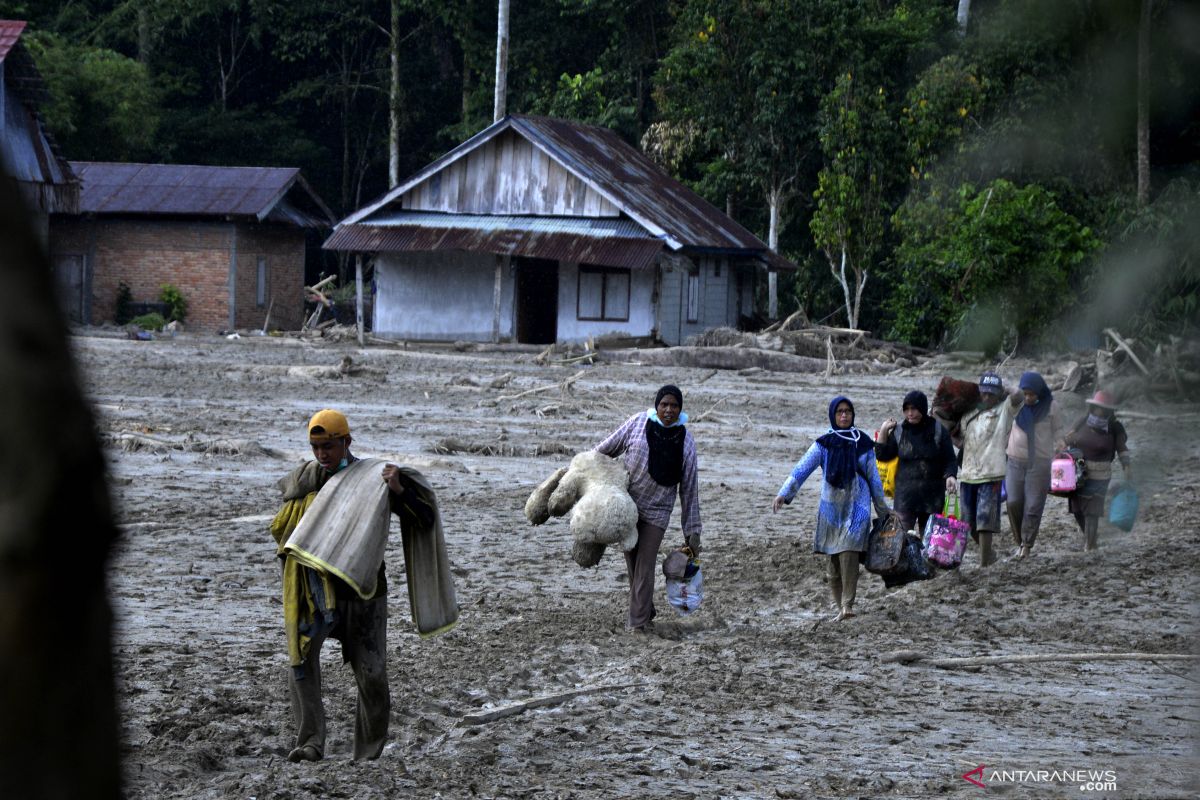 Kemenkes ingatkan protokol kesehatan penanganan korban banjir Luwu Utara