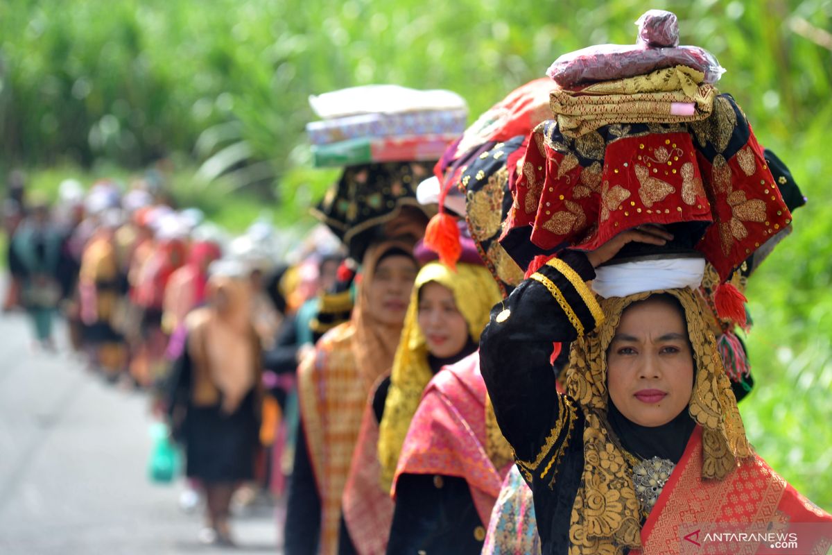 Prosesi pernikahan adat Minang, ini urutan dan tata caranya