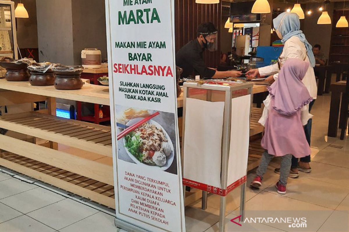 Beli mie ayam di sini bisa bayar seikhlasnya