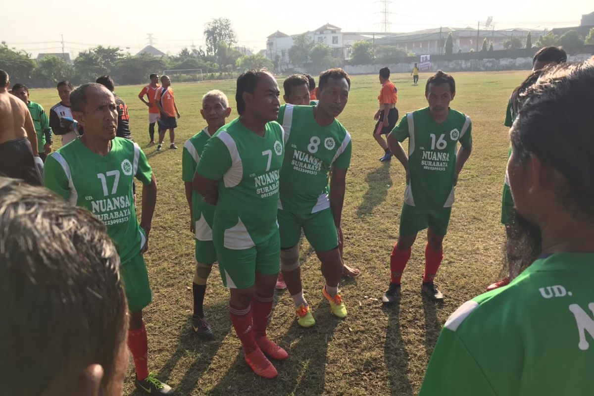 Sejumlah mantan pemain Persebaya hadiri liga sepak bola antarwarga