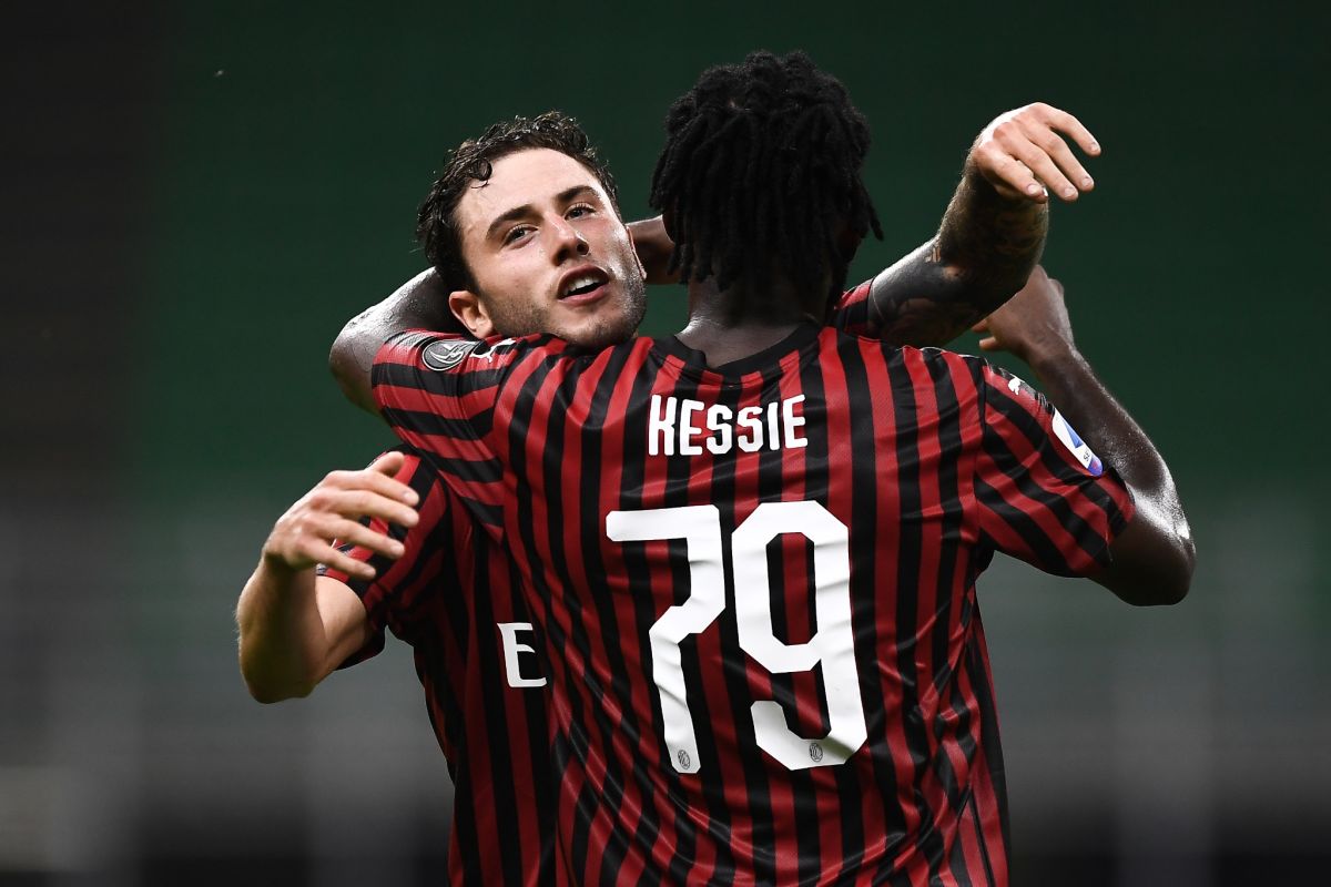 Milan masuk zona Eropa setelah menghancurkan Bologna 5-1