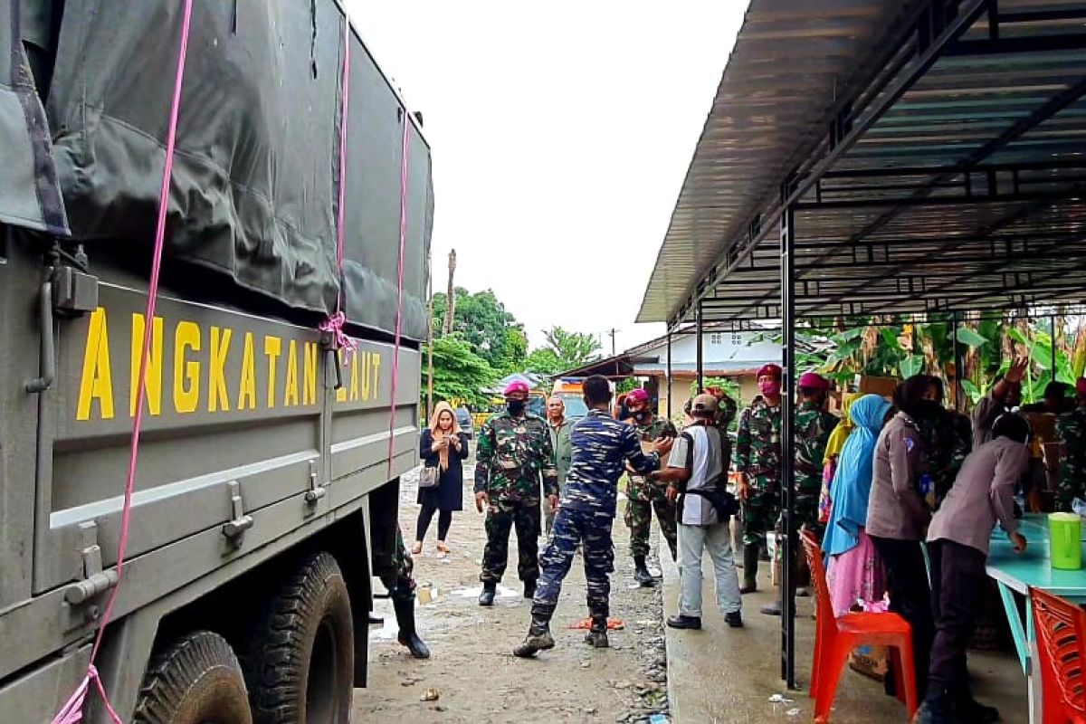 Seribu paket bahan pokok bantuan alumni Akabri 1995 disalurkan di Luwu Utara