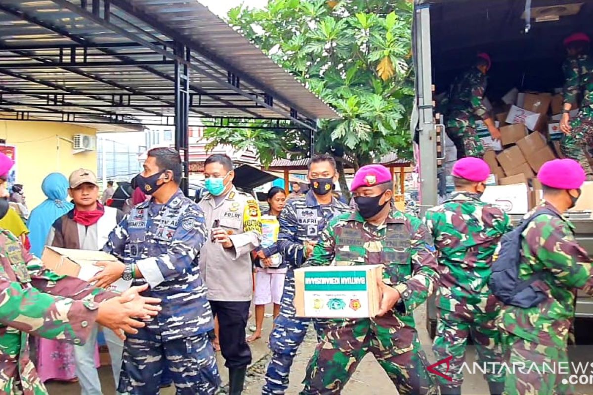 Lantamal VI salurkan bantuan bagi warga terdampak banjir bandang di Masamba