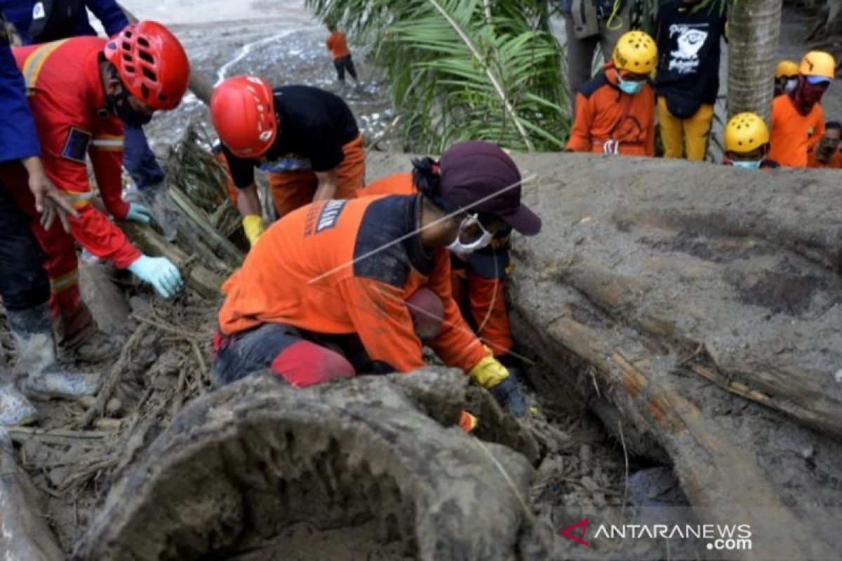 Korban jiwa banjir bandang di Luwu Utara bertambah dua jadi 38 orang