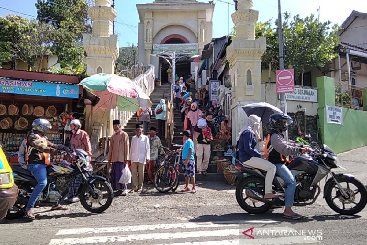 Pengunjung mulai padati Objek Wisata Sunan Muria Kudus