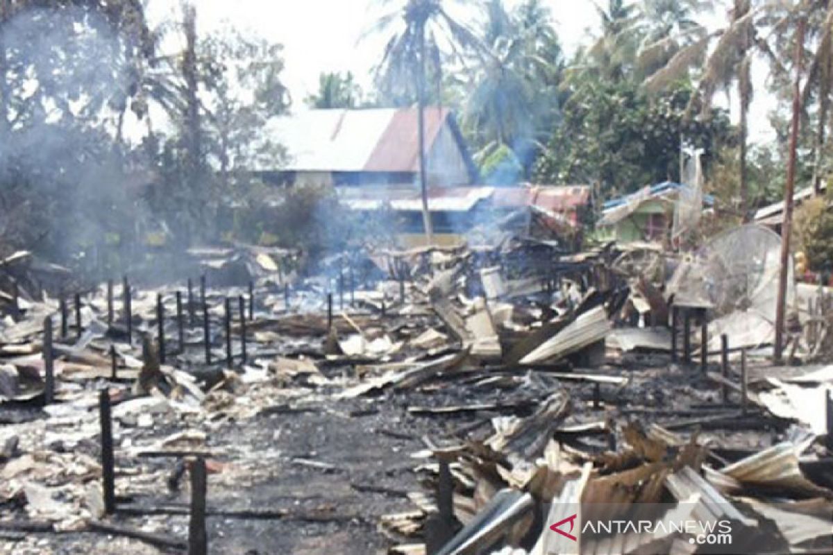 Pemkab Kapuas Hulu bantu korban kebakaran rumah Betang Nyabau