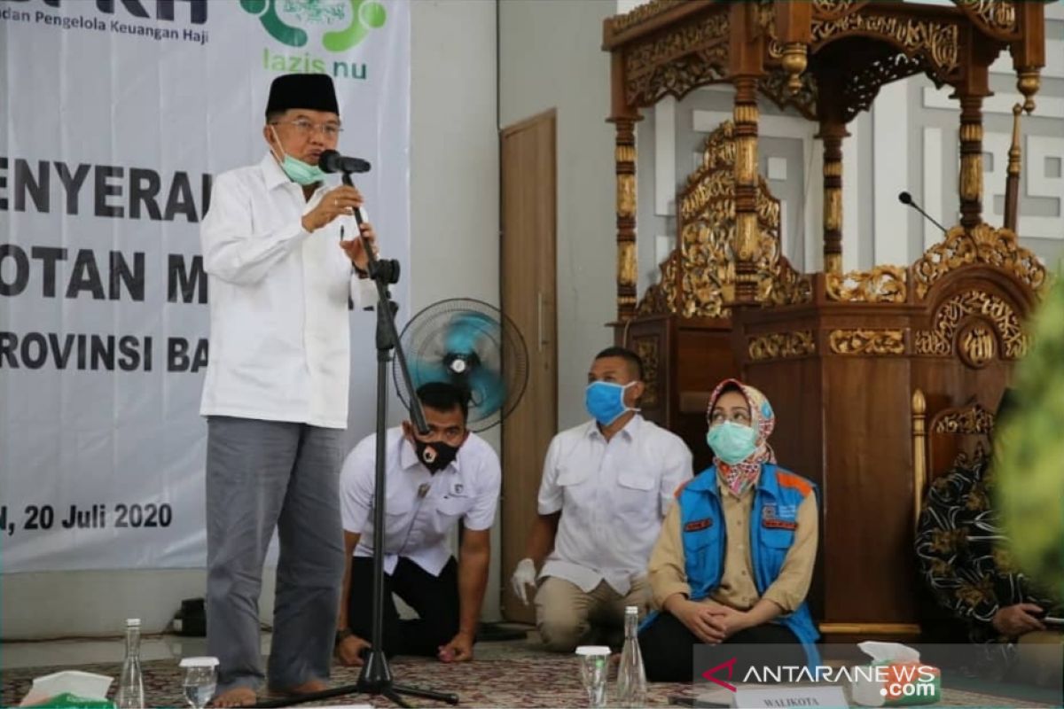 Jusuf Kalla serahkan bantuan 1.000 alat penyemprotan mandiri