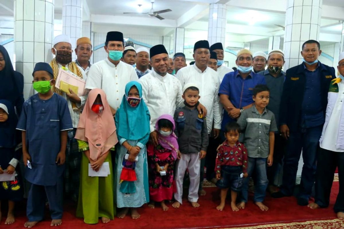 Pemkab Labuhanbatu salurkan zakat ASN