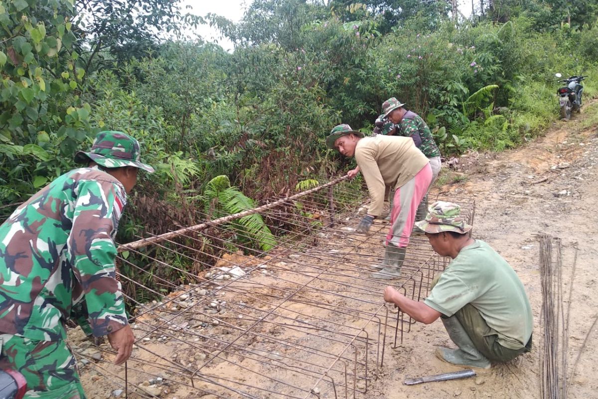 Rangkai kawat besi untuk kerangka lantai jembatan