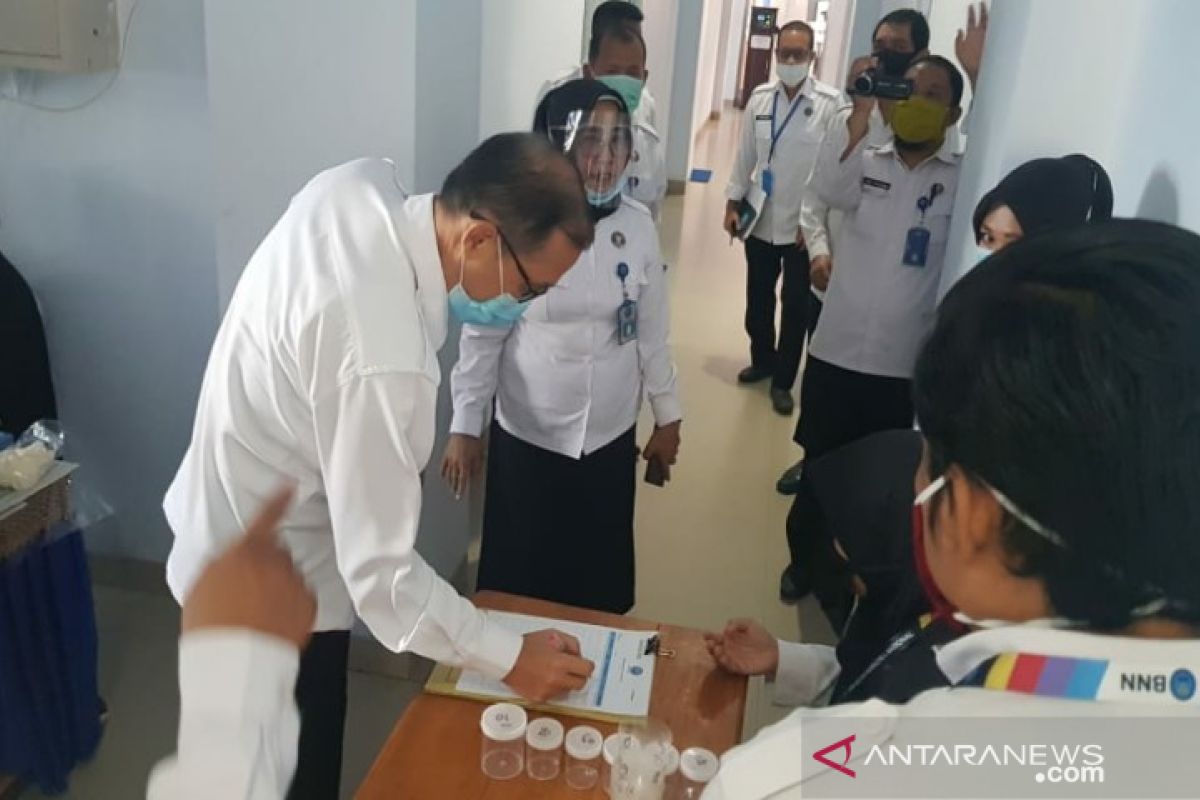 Seluruh Pegawai BNNP Sultra jalani tes urine dadakan