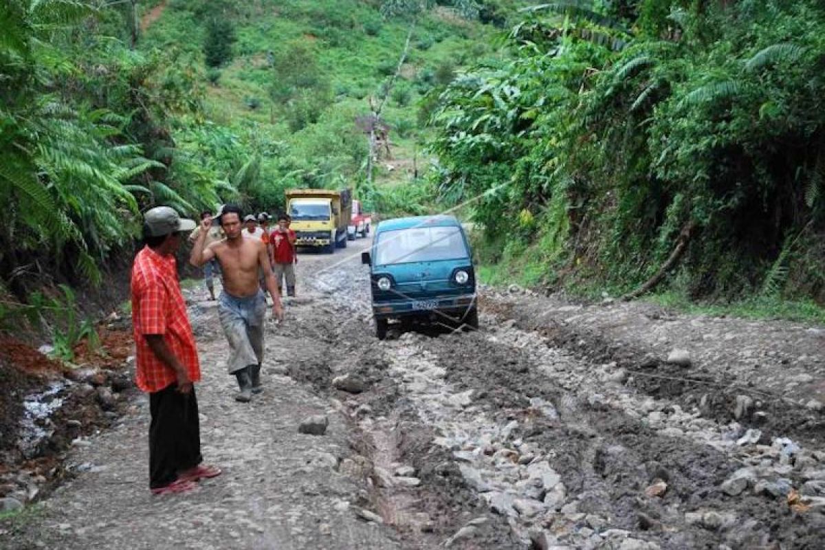 Jalan Sumsel-Bengkulu sejauh 49 kilometer mulai dibangun