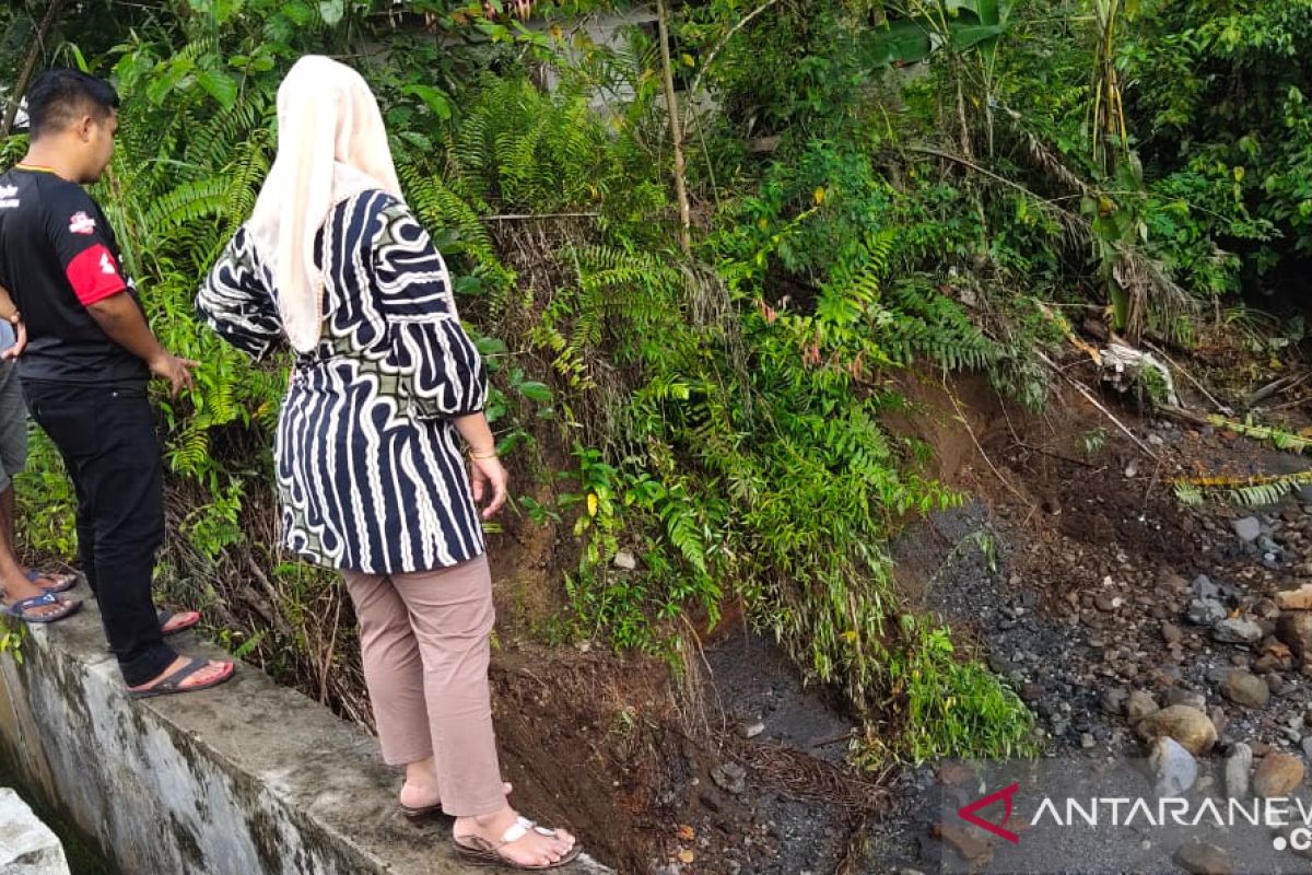 Sejumlah sarana prasarana pertanian di Gunung Tuleh, Pasaman Barat rusak akibat banjir