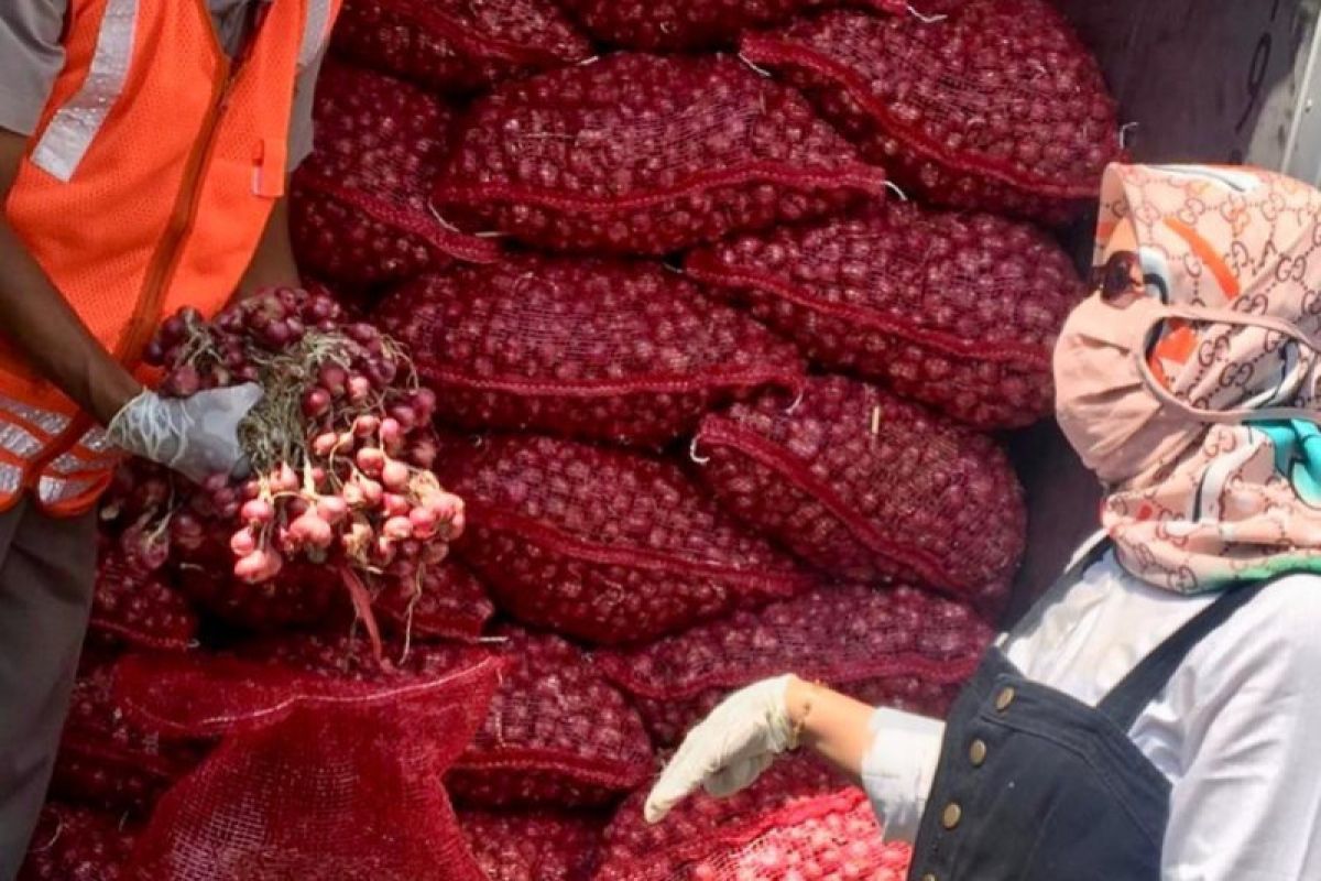 Puluhan ton bawang merah Probolinggo dikirim ke Thailand