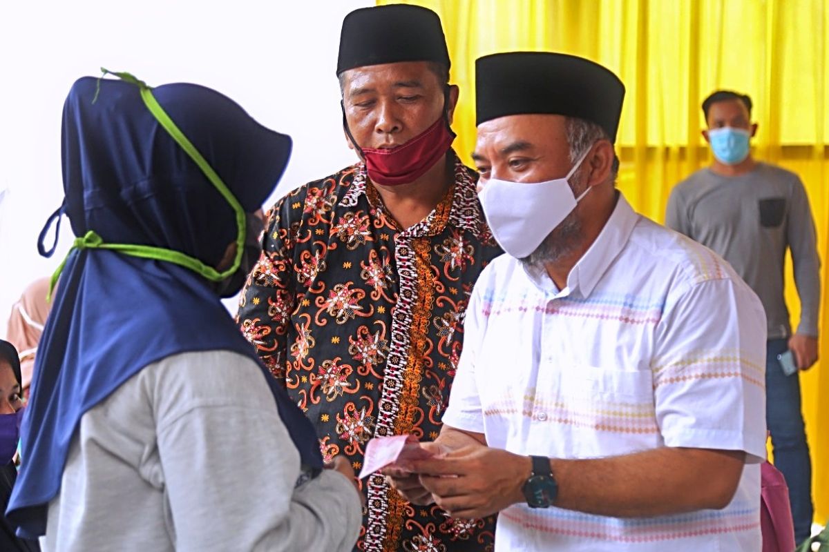 Bupati Labuhanbatu : Jangan ada yang bermain dengan data bantuan COVID-19