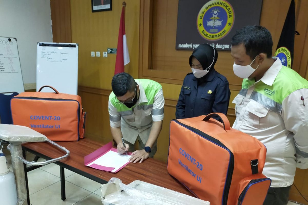 Adaro Group hands over ventilator to Banjarmasin's Bhayangkara Hospital