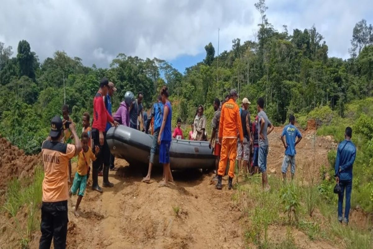 Tim SAR gabungan evakuasi jasad korban tewas diterkam buaya di Nabire