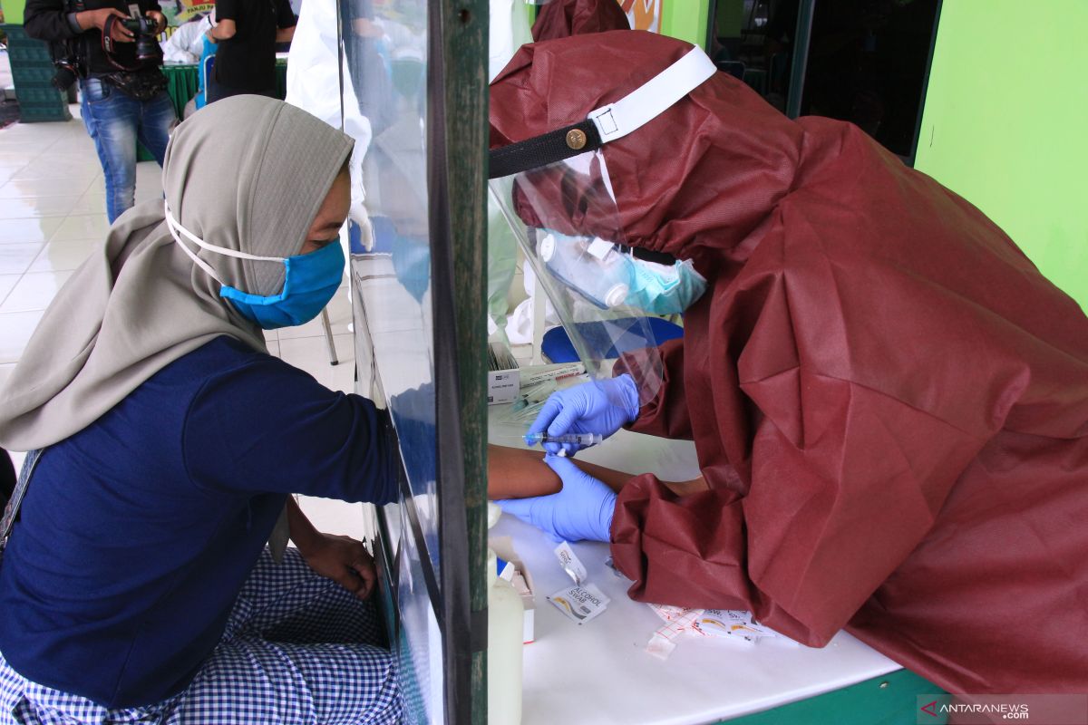 Palangka Raya gencarkan tes cepat COVID-19 di pasar tradisional