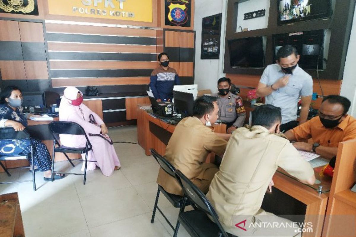 Emak-emak di Kotawaringin Timur laporkan Ketua RT tahan BST