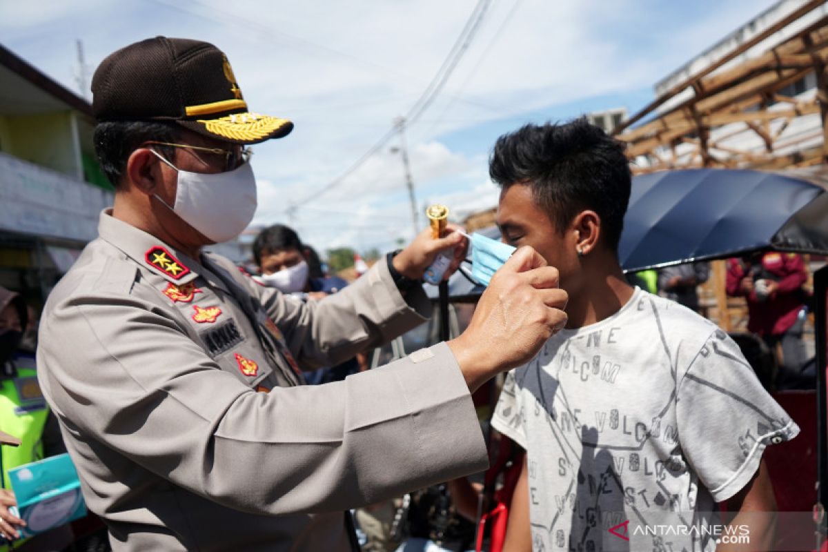 Kapolda Gorontalo blusukan ke pasar imbau protokol kesehatan