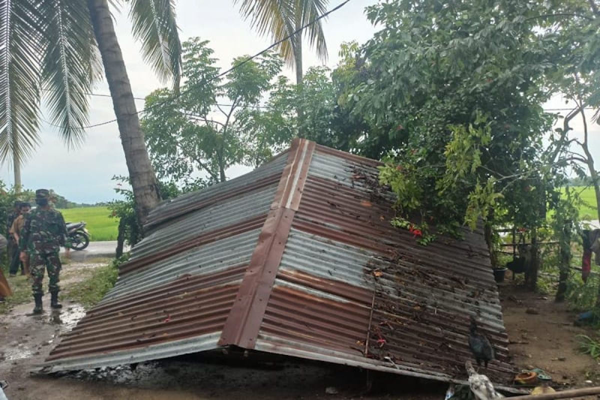 Puting beliung kembali terjang Aceh Timur, tujuh rumah rusak dihantam