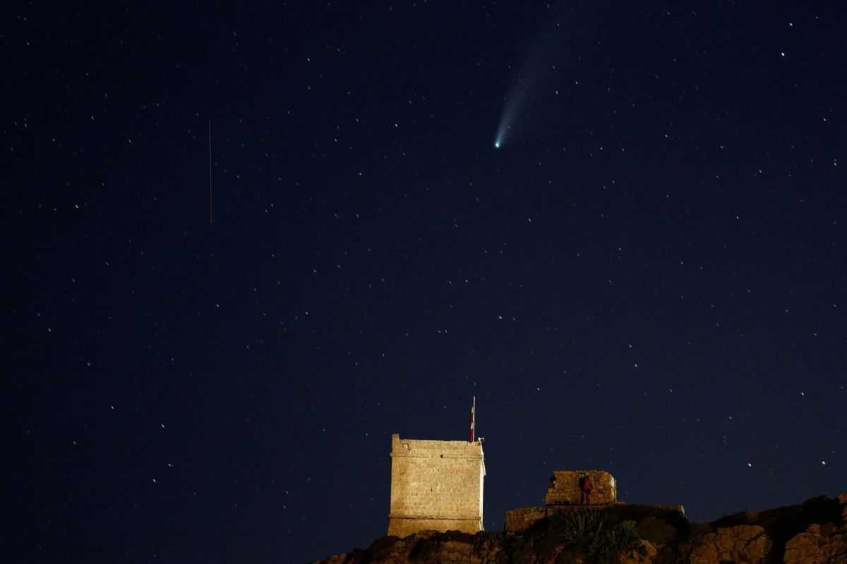 Lapan sebut dentuman di langit Bali diduga dari meteor jatuh