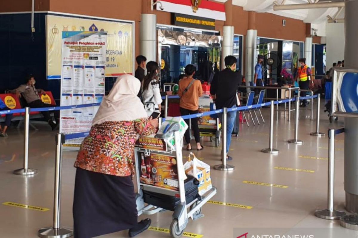 Bandara SMB II perpanjang  jam operasional