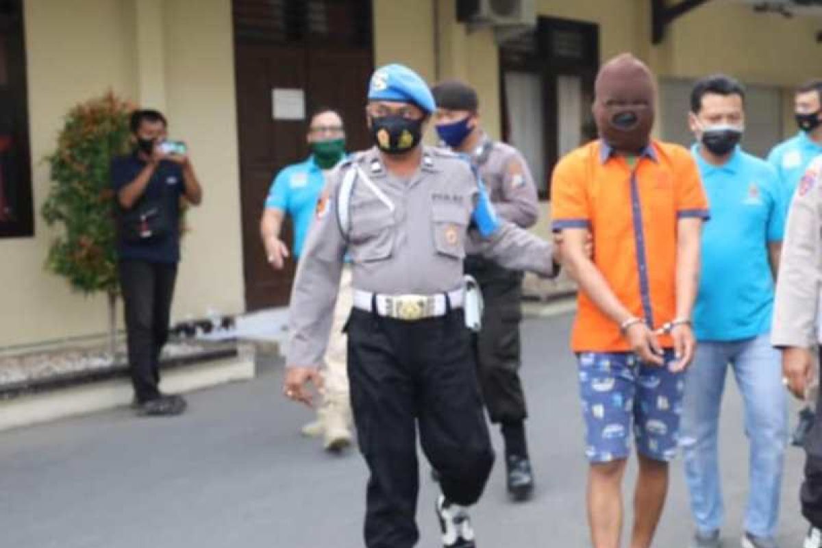 Polisi gadungan peras korban puluhan juta