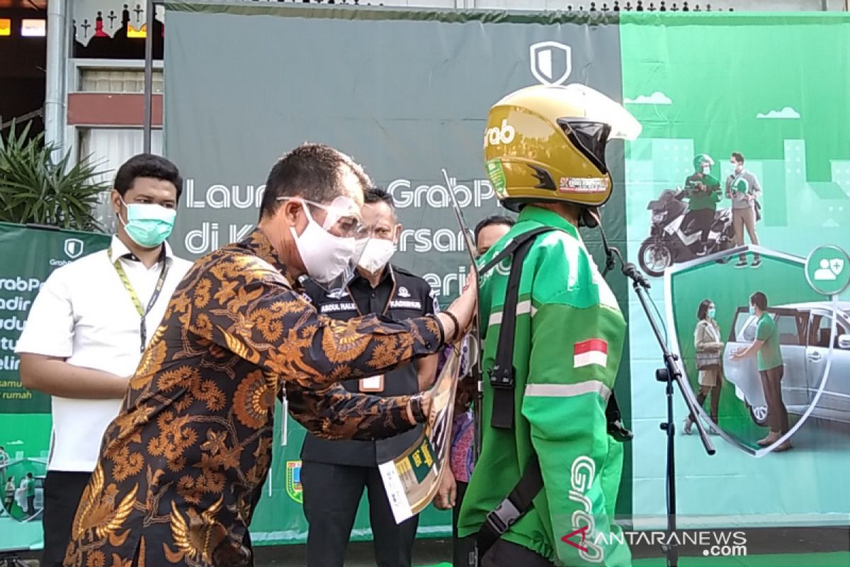 Di Kudus, pengemudi ojek daring dilengkapi pencegah penularan COVID-19