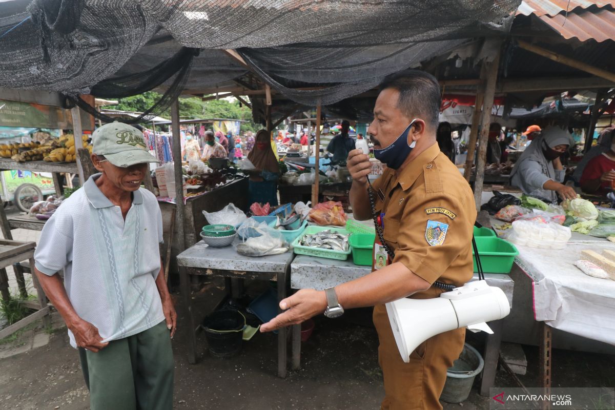 Turunkan masker ke dagu atau leher berisiko bawa kuman ke hidung