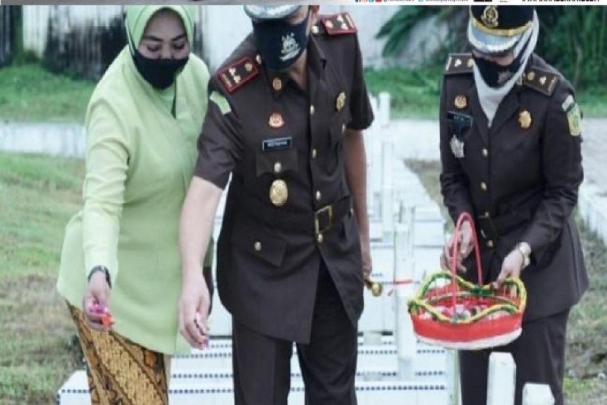 Kejari Tebing Tinggi ziarah ke Taman Makam Pahlawan