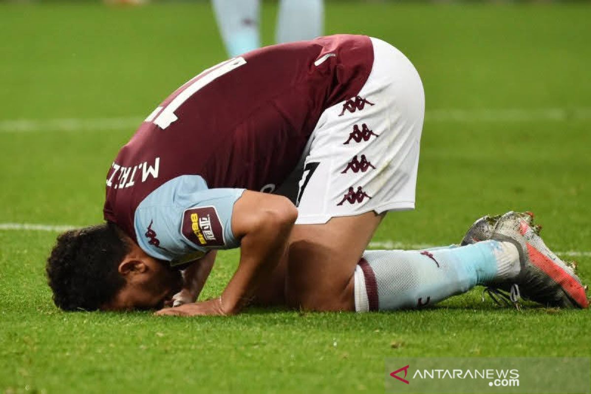 Pemain sayap Aston Villa Trezeguet dioperasi lutut