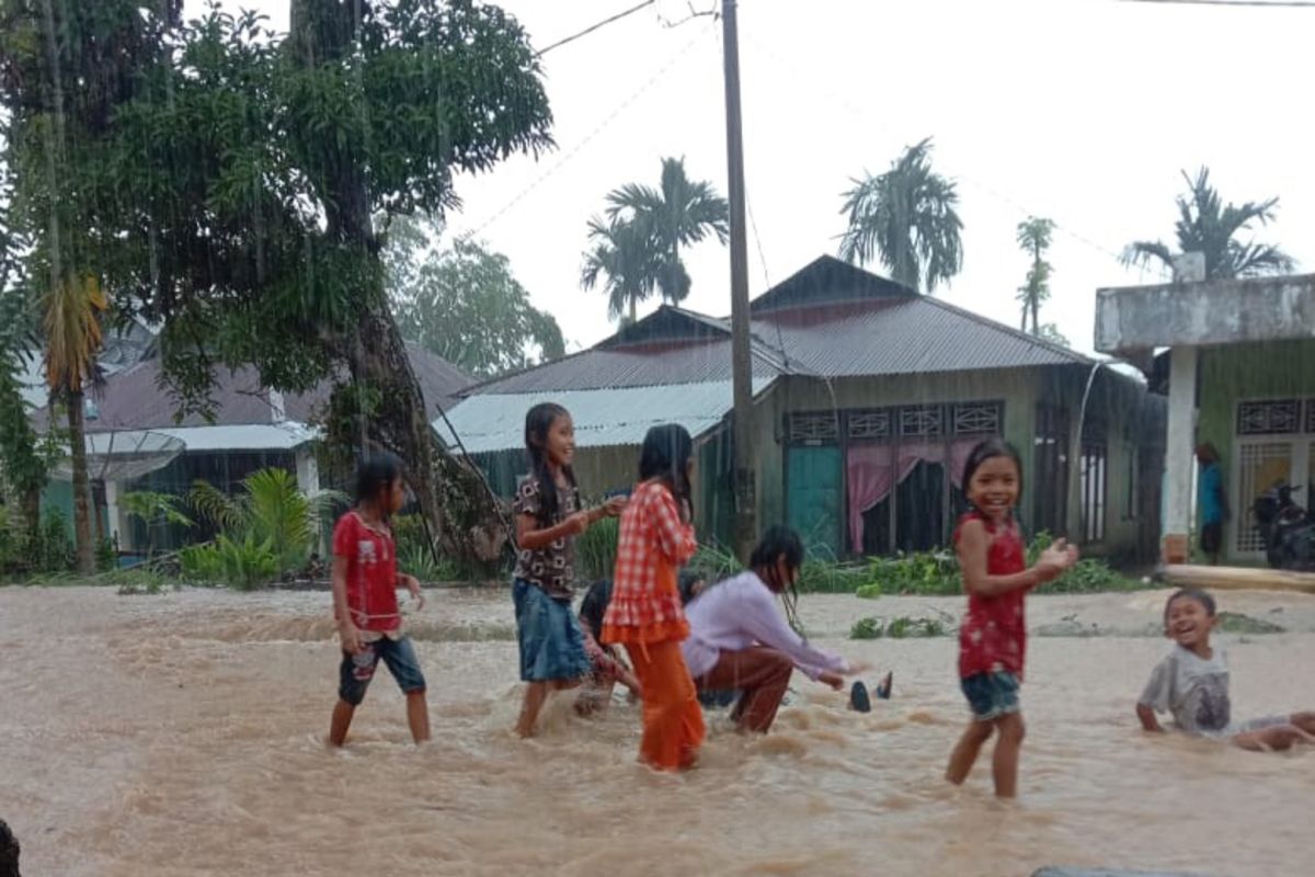 Banjir ancam 4,8 kilometer jalan beraspal di Rawang Gunung Malelo
