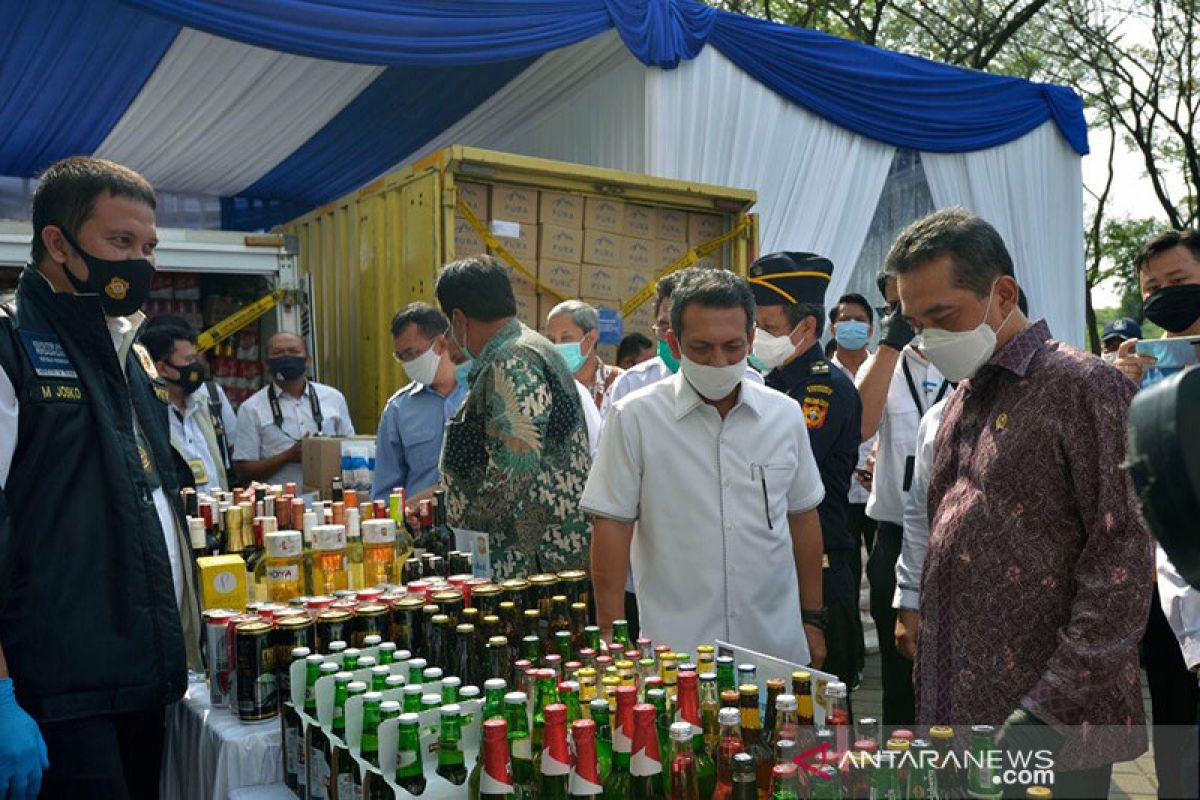 Langgar aturan, Kemendag musnahkan garam himalaya dan minuman alkohol