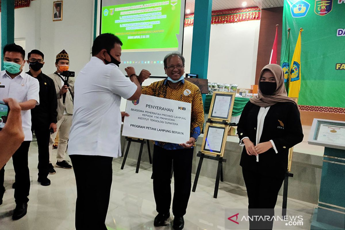 425 mahasiswa putra-putri petani terima beasiswa dari Pemprov Lampung