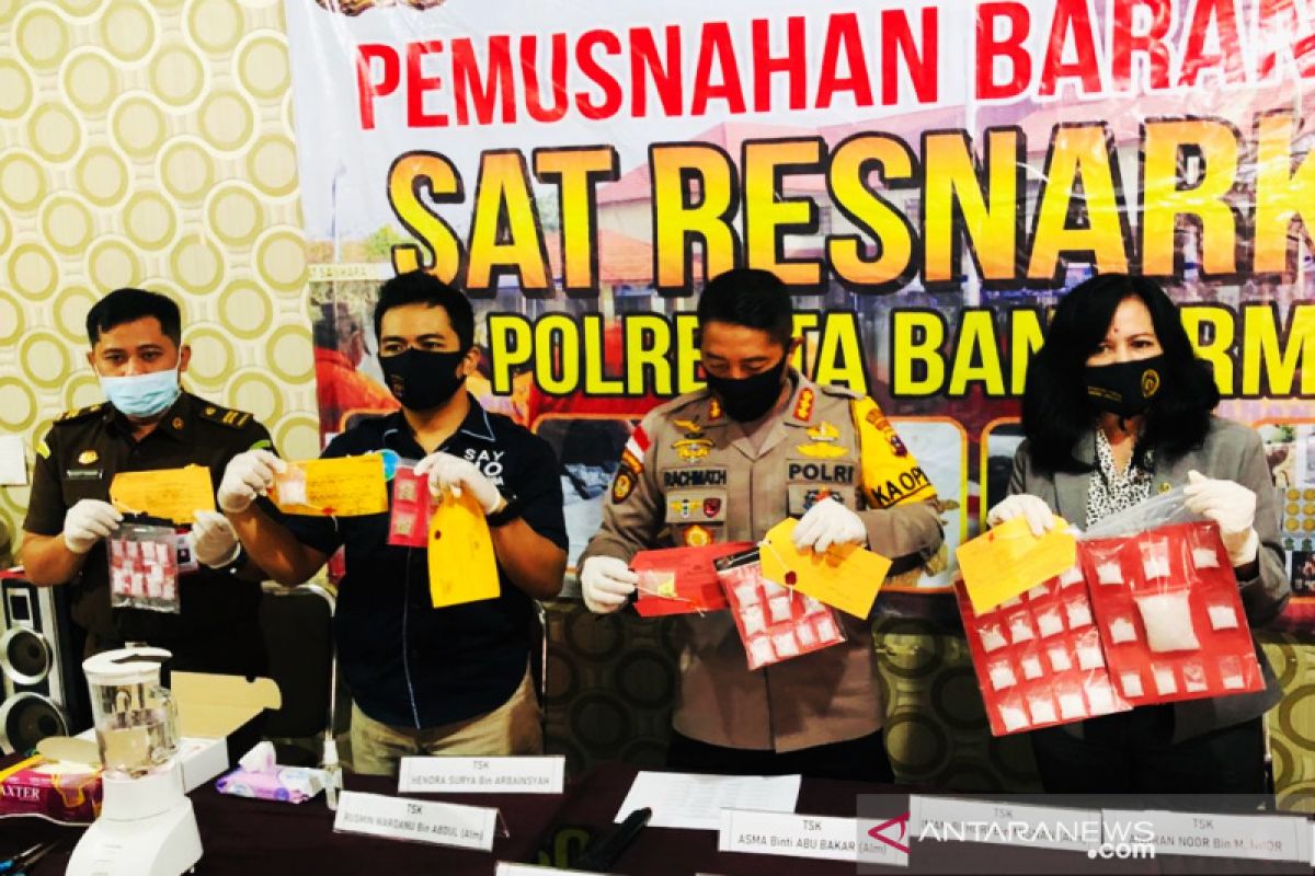 Polresta Banjarmasin musnahkan ratusan gram sabu disaksikan para tersangka