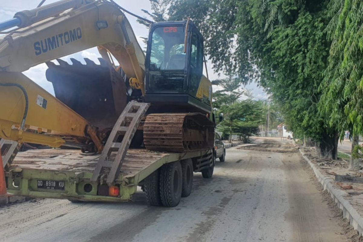 PT PP kerahkan alat berat buka jalan akibat banjir di Luwu Utara