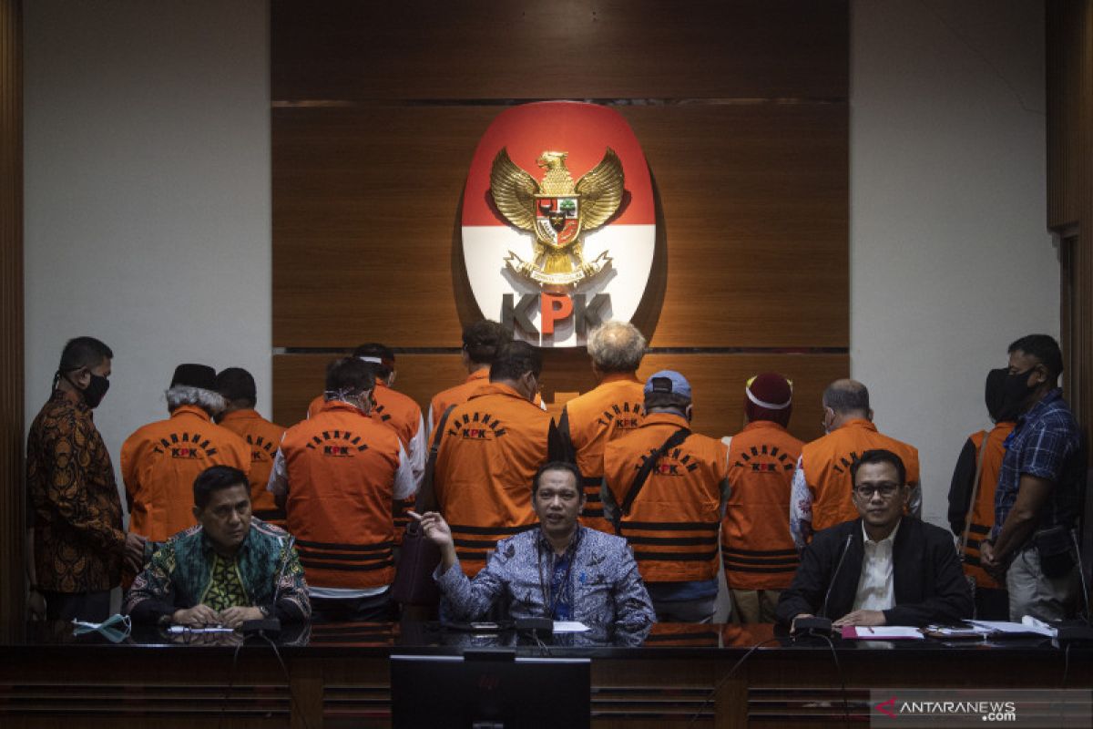 Terkait kasus suap, KPK tahan 11 mantan anggota DPRD Sumut